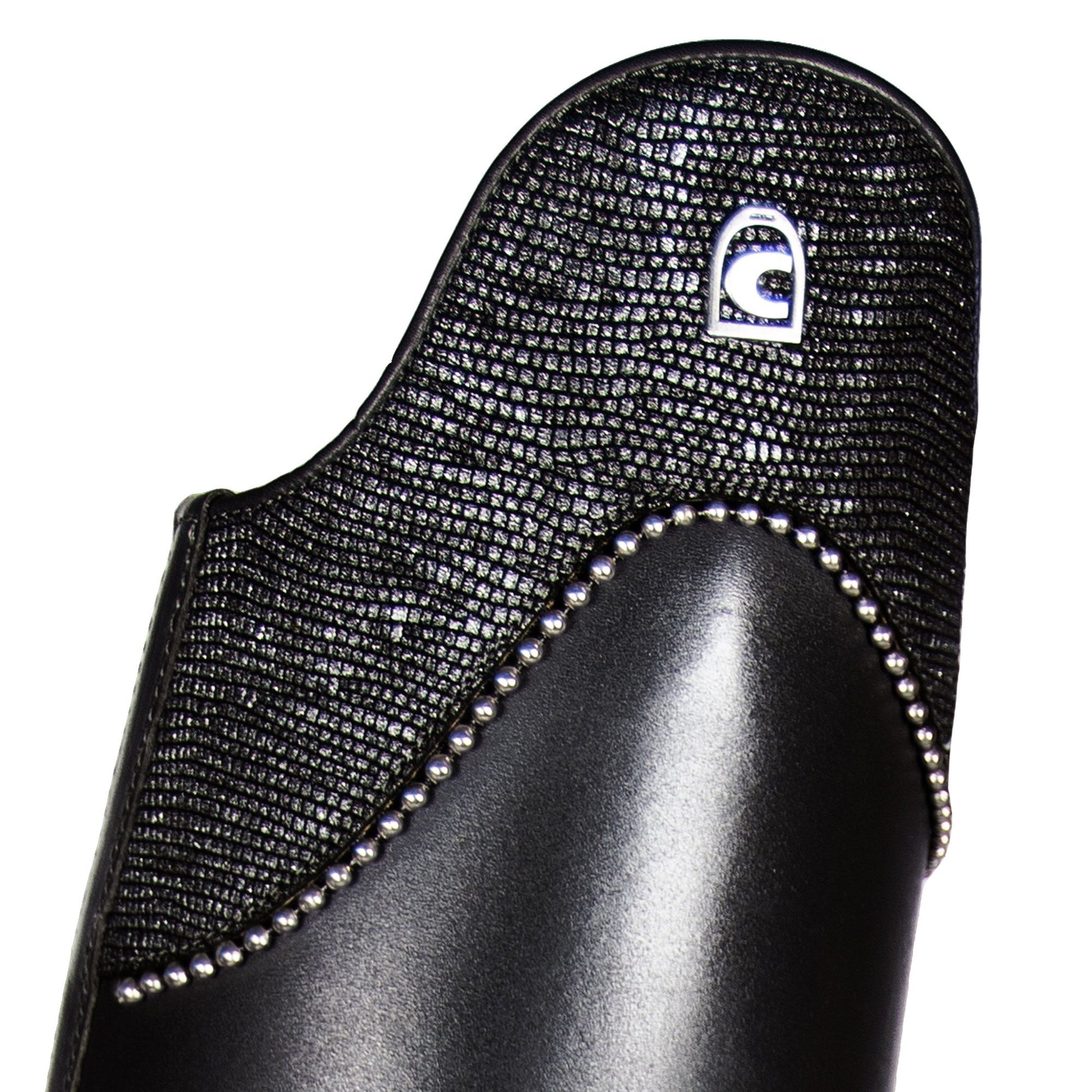 Cuff Silhouette with Lizard Optic and Metal Pearls 557137