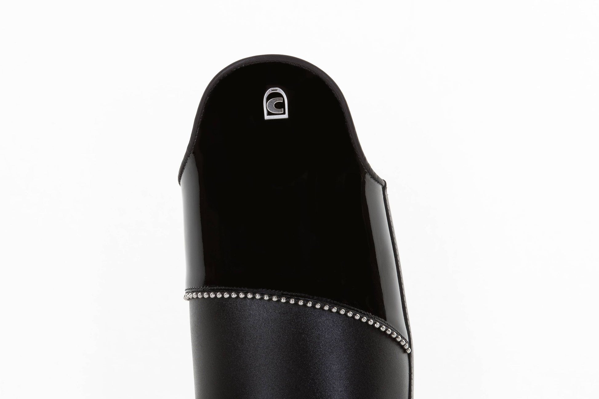 Cuff with Patent Leather and Metal Pearls 557127