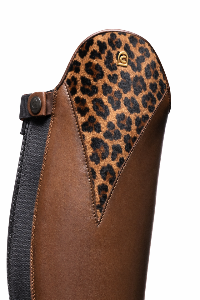 V-TOP WITH FUR LEO VARIATION