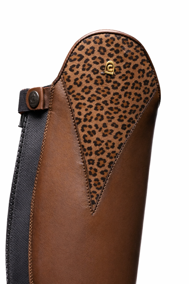 V-TOP WITH LEO VELOURS VARIATION